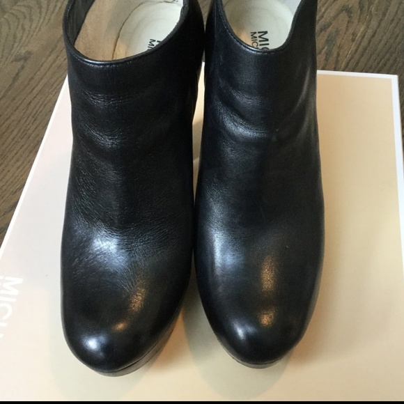 MICHAEL KORS · LESLEY · Black Leather Ankle Bootie - Picture 3 of 4